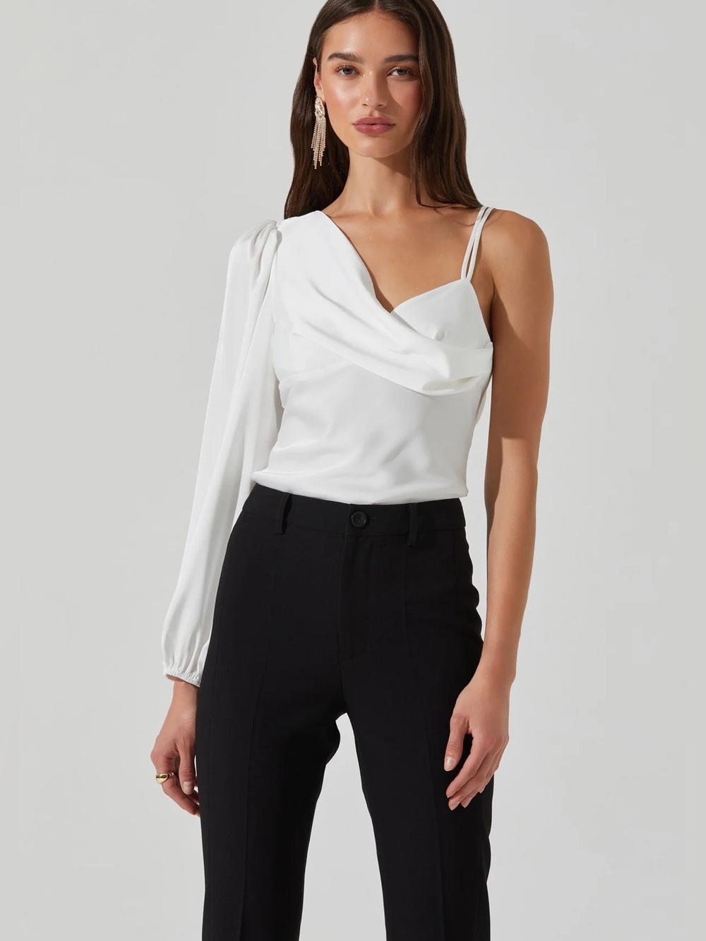 ASTR the label NEW/WOT - Elegant White One-Shoulder Top